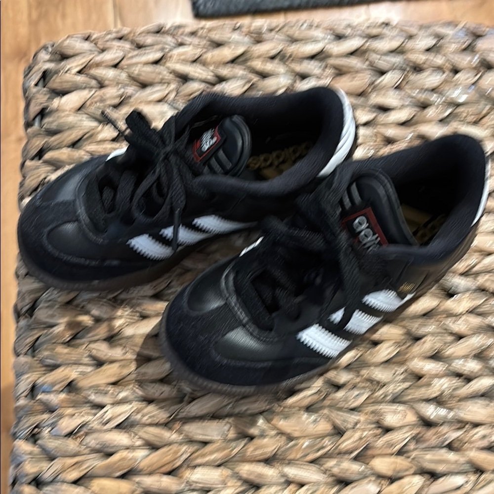 Adidas Black and White Sneakers Classic Sporty Design